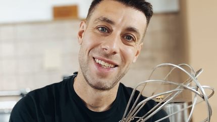 Matías cautiva a los vecinos de Lomas de Zamora con sus recetas artesanales en Instagram. Matías cautiva a los vecinos de Lomas de Zamora con sus recetas artesanales en Instagram.