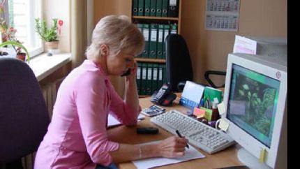 el estudio asegura que ellas también los superan en las horas de trabajo.