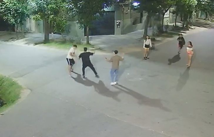 La pelea en Lomas de Zamora quedó filmada.