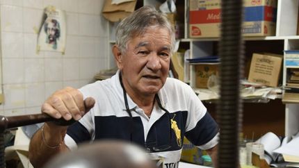 el encuadernador lomense: estoy manteniendo parte de la historia de lomas