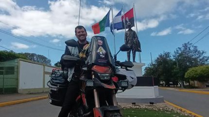 Emilio recorrió América en su moto y naufragó cuando regresaba a Argentina.