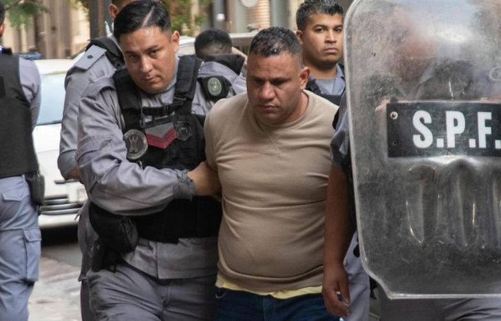 El policía fue detenido en Llavallol.