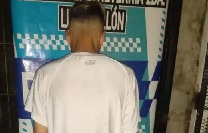 El joven detenido por la Policía tras una extensa persecución.