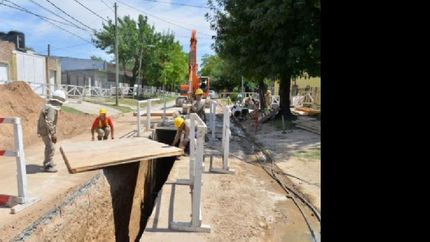 se instalaRON 23.200 metros de cañería QUE benefician a 10.800 vecinos.
