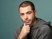 Nazareno Casero, en teatro con Bebé Reno. Nazareno Casero, en teatro con Bebé Reno.