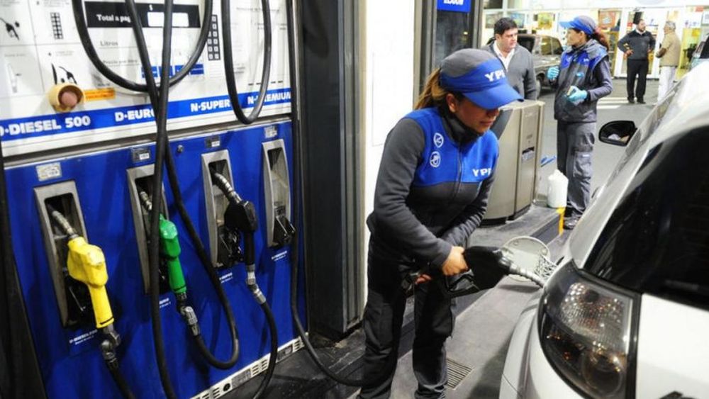 Habilitan el autodespacho de nafta: cómo se implementará