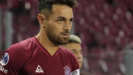 El picante palito del Laucha Acosta a los hinchas de Lanús.