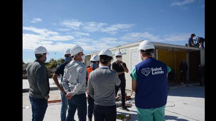 insaurralde y katopodis supervisaron la construccion del hospital de emergencia