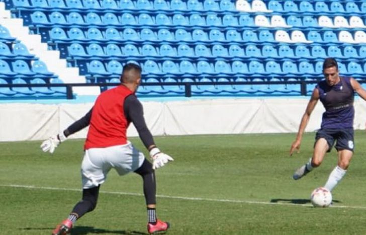 Brian Gómez asistió a Callejos en el gol ante Laferrere.