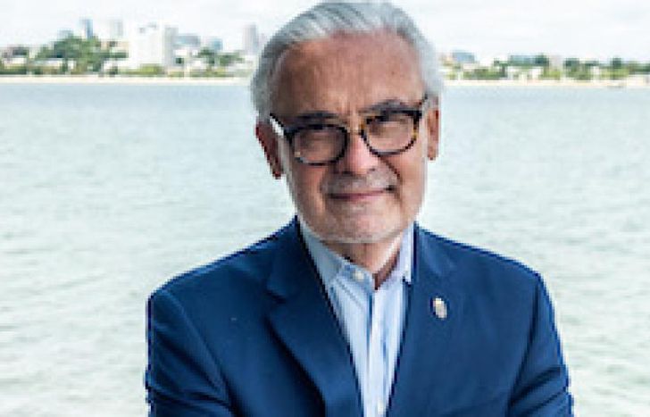 Vivió en pleno centro de Lomas hasta que emigró hacia Estados Unidos.