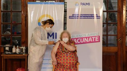 En Lomas se aplicaron dosis a adultos mayores.