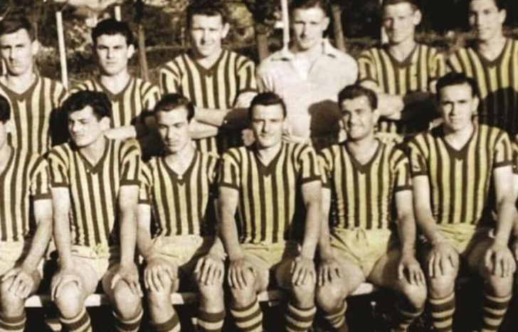 Arsenal de Llavallol y su característica camiseta marrón y amarilla.