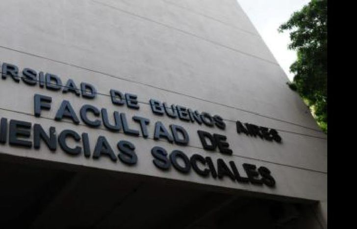 por primera vez es considerado en el ámbito académico.