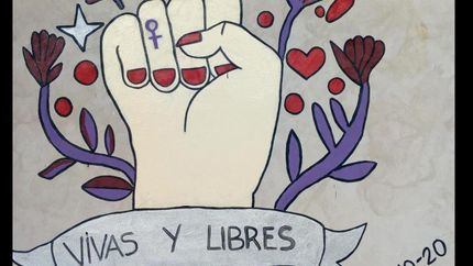El mural está plasmado en una de las paredes de la institución.