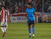 Oswaldo Pacheco se afianzó en la defensa de Temperley.