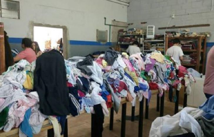 con la compra de una prensa se ayuda al hogar.