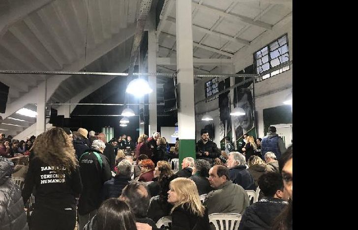 Las reuniones con socios se trasladan a los celulares y las computadoras.
