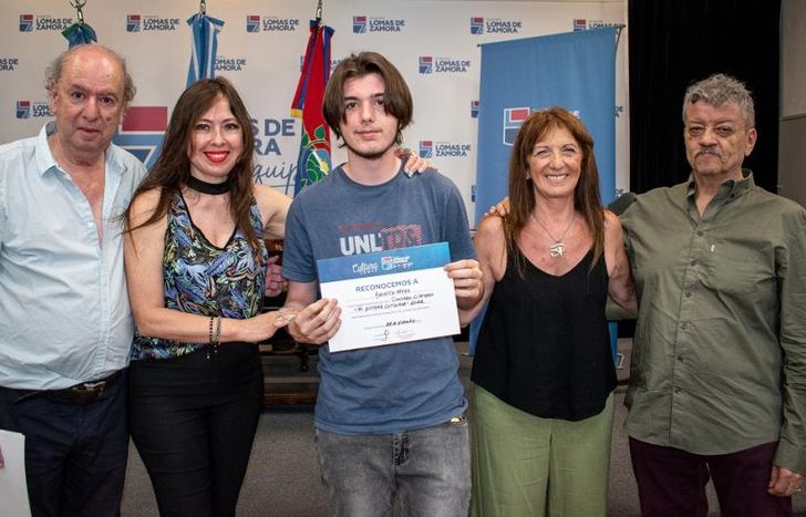 Los ganadores recibirán tablets y diplomas.