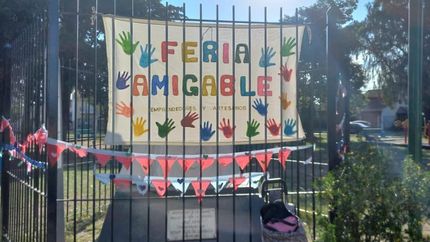 Venden todo tipo de productos. Venden todo tipo de productos.