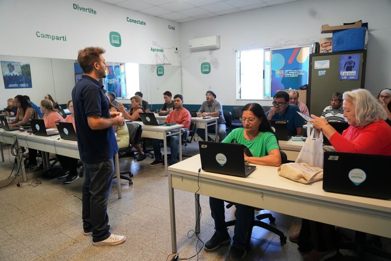 Durante junio habrá capacitaciones para todas las edades.