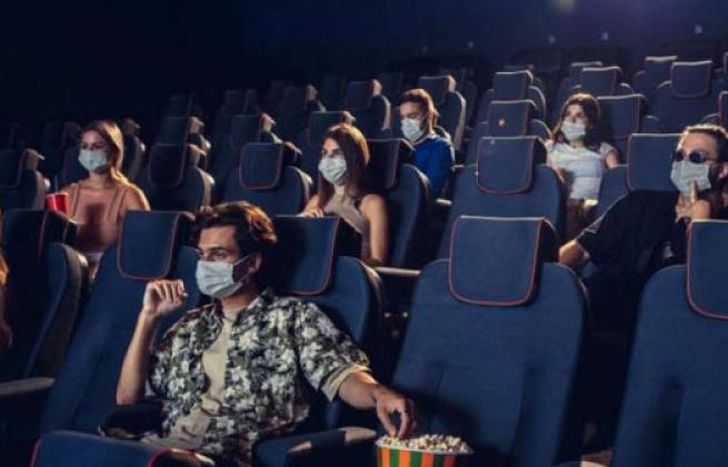 Se reabren cines y teatros.