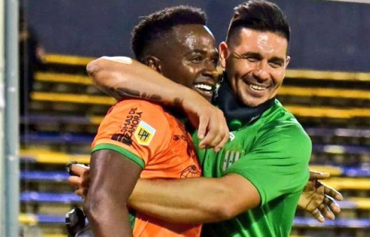 Cuero marcó el cuarto en Rosario tras una corrida espectacular.