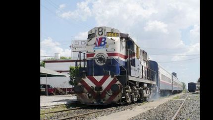 presentan un amparo para frenar los despidos en ferrobaires