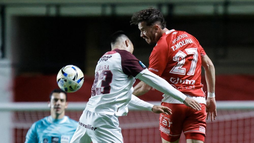 Lanús afronta un duro partido ante Argentinos.