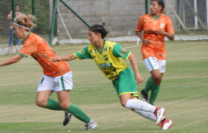 Banfield fue contundentre en La Capilla y goleó a Las Halconas.