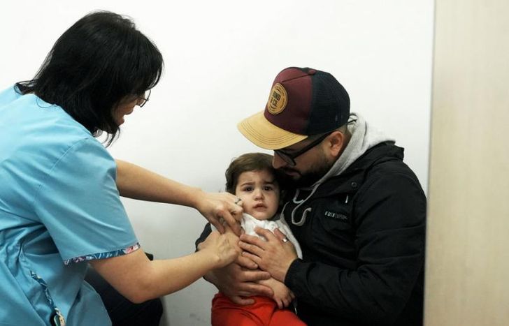 La vacuna es para las niñas y niños de 6 meses a 5 años.