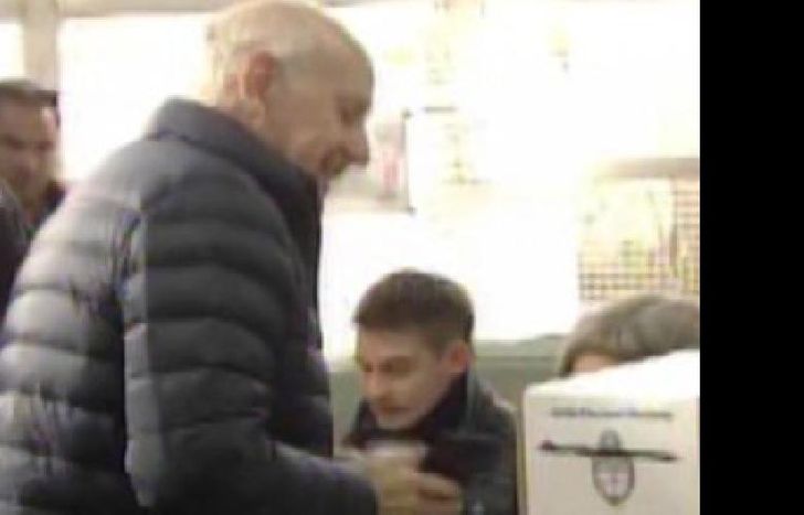 confiado y con un pedido a los votantes.