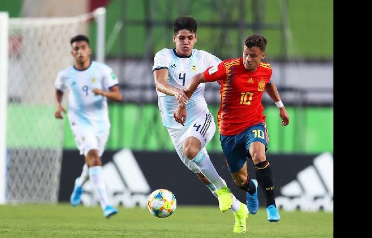 Argentina debutó con un empate sin goles ante España.