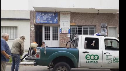lomas: fumigan las escuelas del municipio para evitar la propagacion de plagas