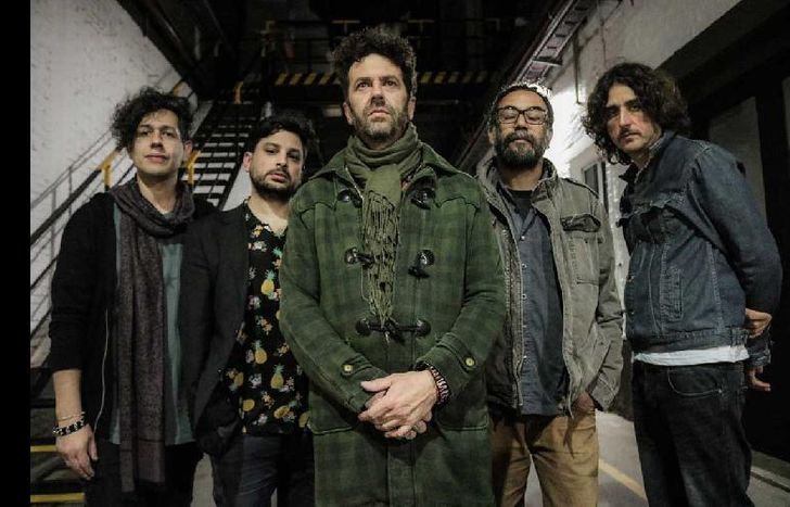 LOS TEMAS FUERON GRABADOS EN VIVO PARA QUE TENGAN UN CLIMA FESTIVO.