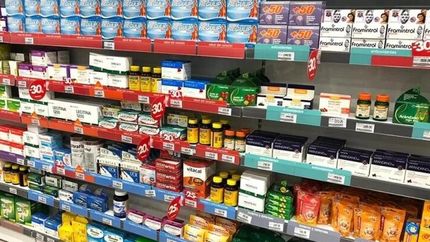 el gobierno autorizo la venta de remedios en las gondolas: los riesgos