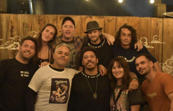 Contacto Estrecho toca en Lomas de Zamora.