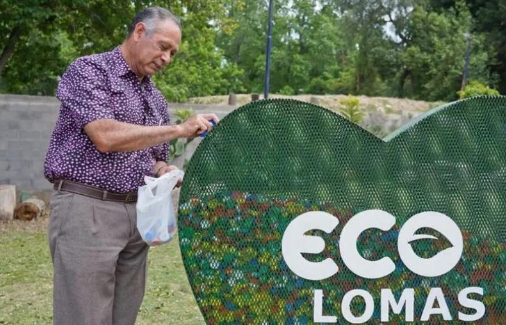 Hay 10 corazones de amor para llevar las tapitas.