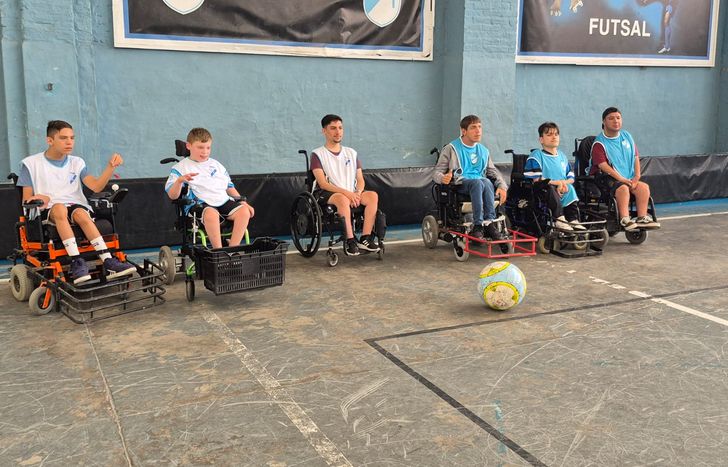 Los chicos del equipo Halcones de Temperley en pleno entrenamiento en el Club Atlético Temperley.&nbsp;