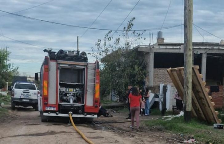 El incendio provocó importantes daños en la casa.