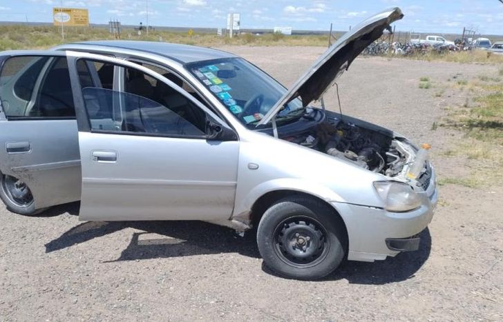 El auto robado en Lomas.