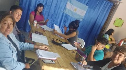 El Centro Cultural brinda la posibilidad que los adultos terminen la primaria o la secundaria.