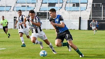 Pedro Cejas se le escapa a la marca de Daniel Meza.