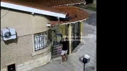 ladrones intentaron robar una casa, los detuvieron y fueron liberados en menos de una hora