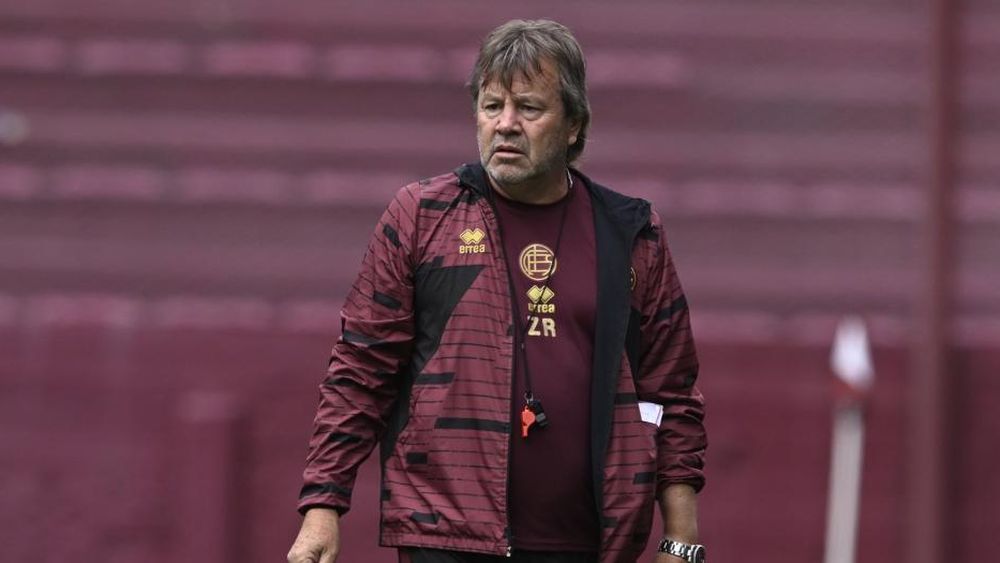 Ricardo Zielinski está cerca de tener al central que viene pidiendo desde hace semanas para Lanús.