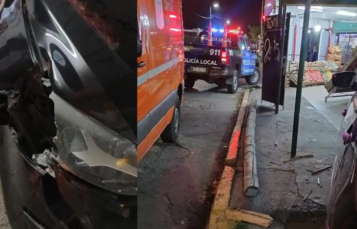 El auto impactó contra el poste y terminó con importantes daños.