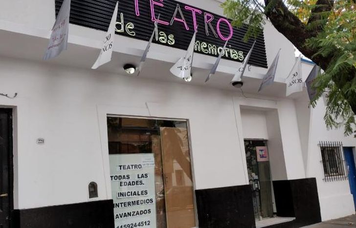 La fachada ya luce renovada, a la espera de la jornada del 27 de mayo.