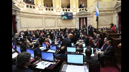 el senado sanciono la ley de gondolas