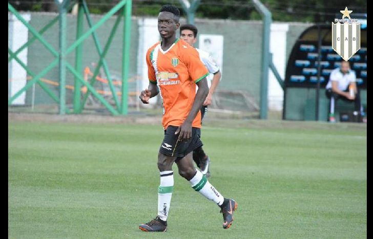 En Banfield firmó hace unos meses su primer contrato con el club.