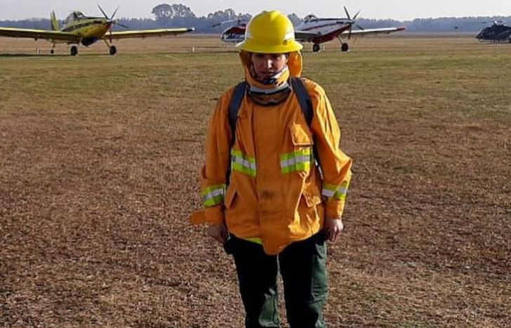 Sabrina Gerez, la bombera de Lomas que combate el fuego en el Delta del Paraná.