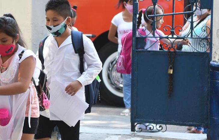 Chau barbijo en las escuelas.